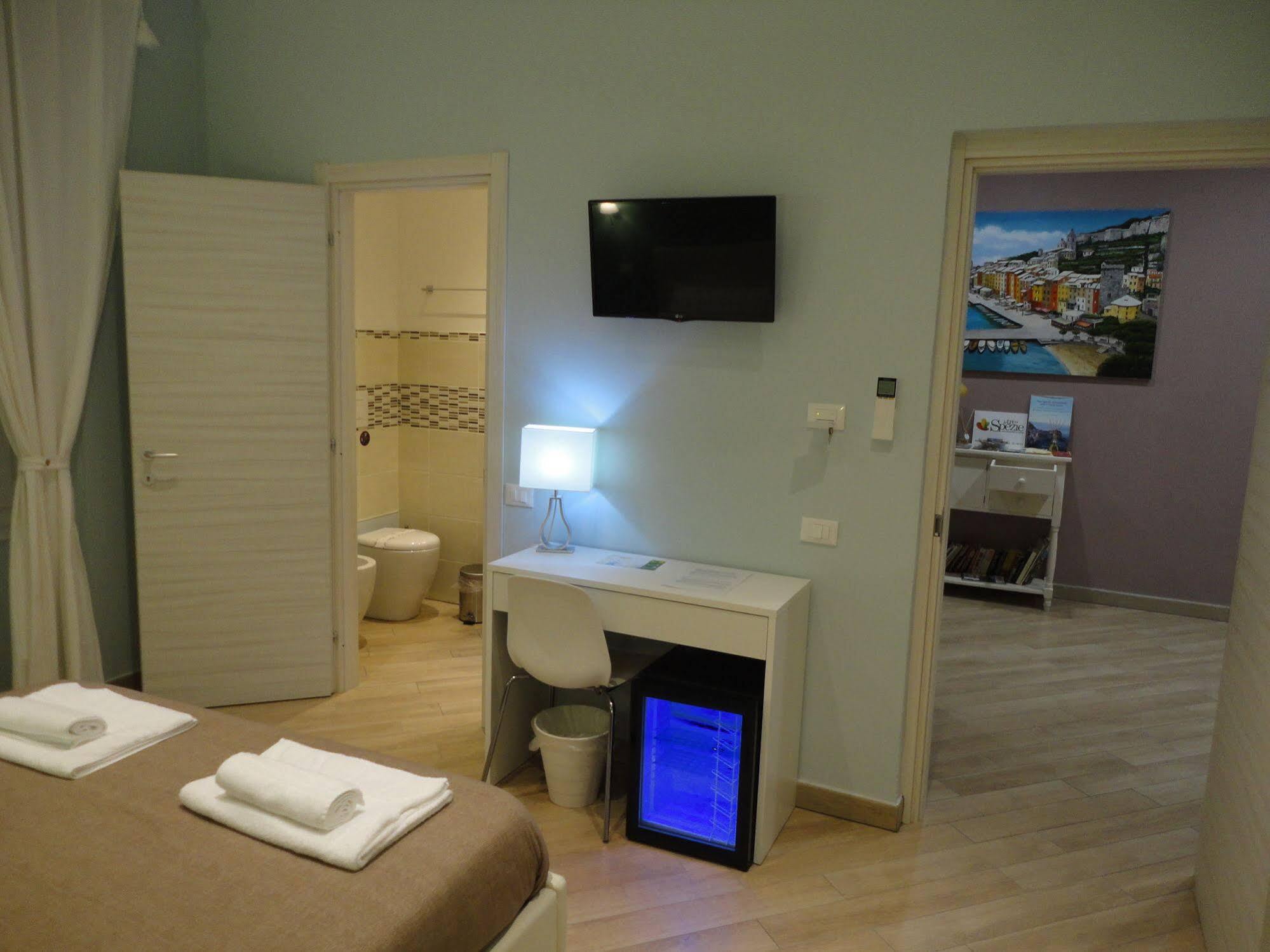 Guest House Le Tre Spezie Специя Экстерьер фото