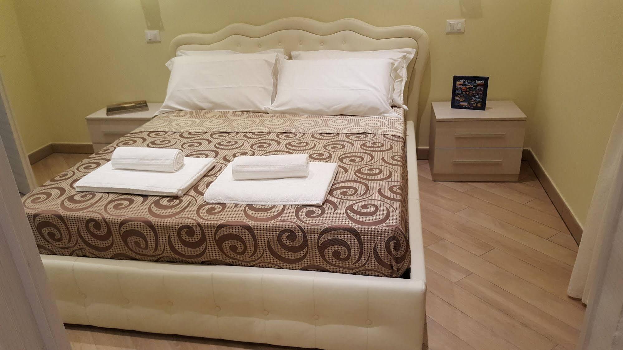 Guest House Le Tre Spezie Специя Экстерьер фото
